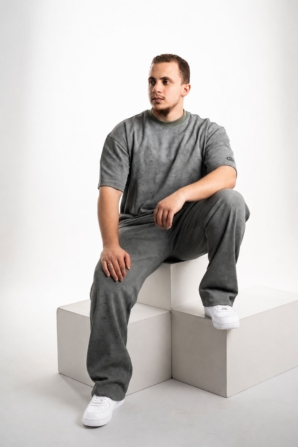 Qayyim Textured Relaxed Pants –Olive Secondary image