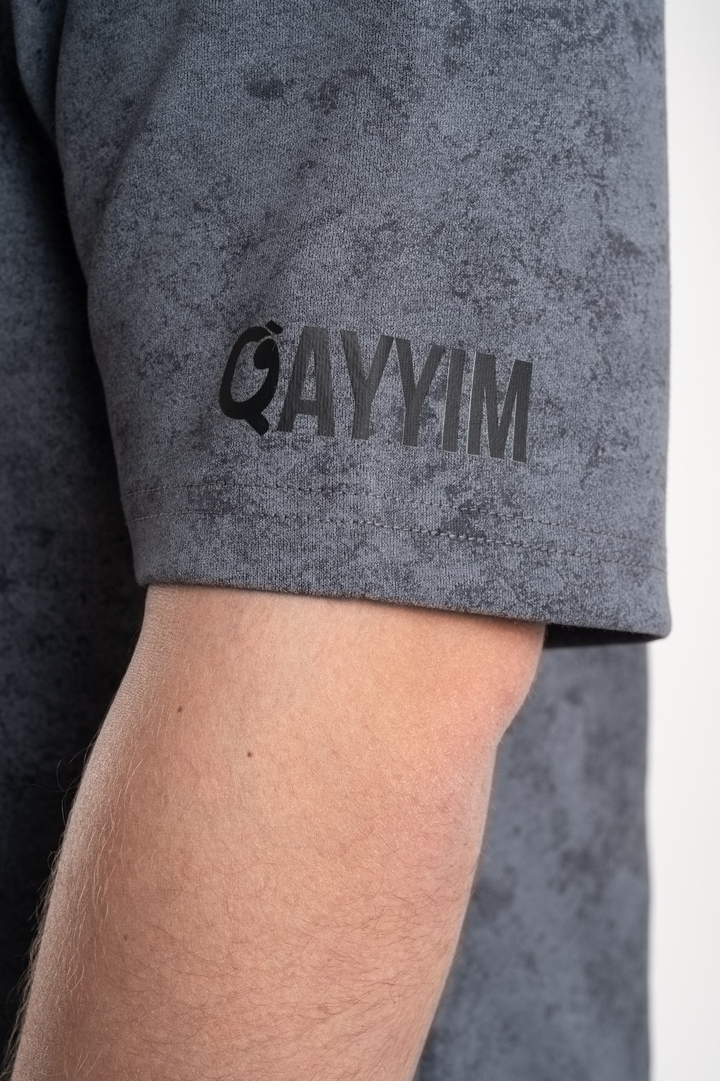 Qayyim Textured Essential Set – Dark Grey
