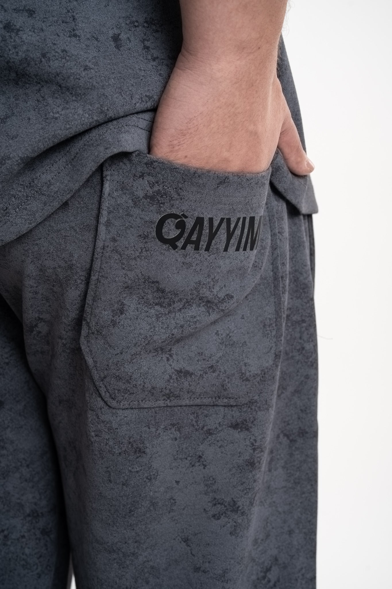 Qayyim Textured Relaxed Pants – Dark Grey
