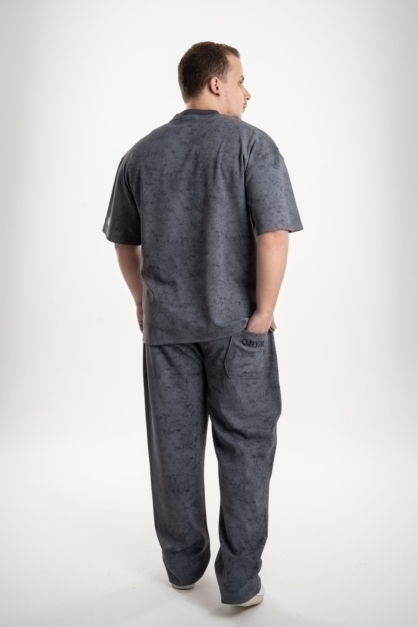 Qayyim Textured Relaxed Pants – Dark Grey